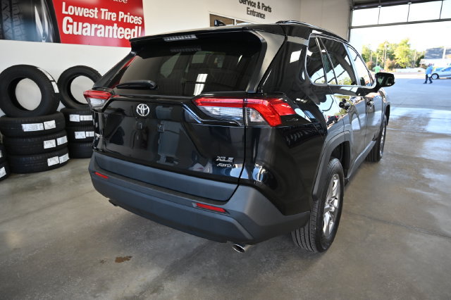 Used 2024 Toyota RAV4 XLE AWD/4WD image 6