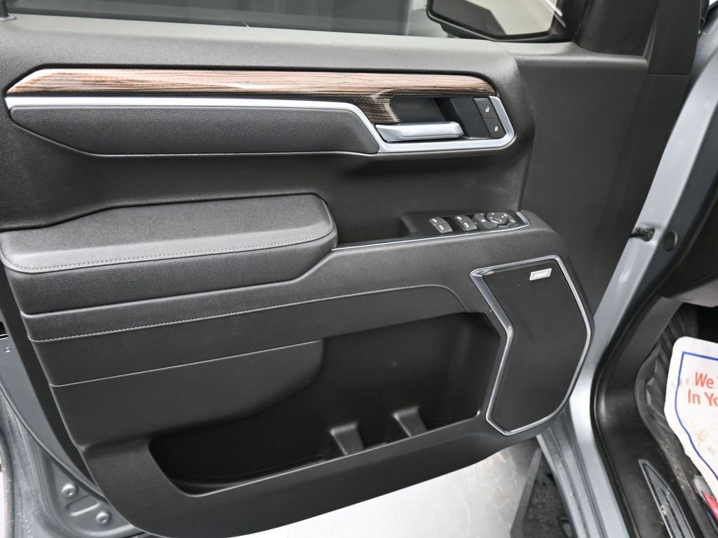 Used 2025 Chevrolet Silverado 1500 RST image 2