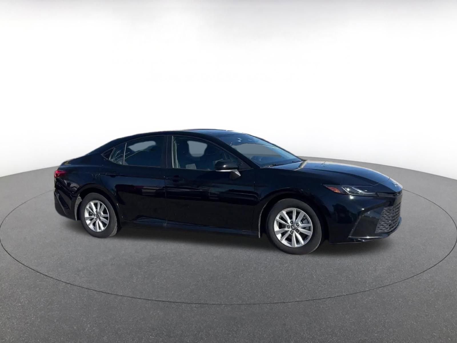 Used 2025 Toyota Camry LE image 2