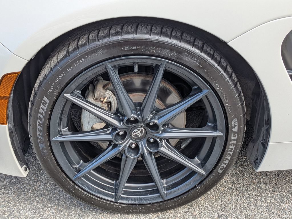 Used 2023 Toyota GR86 Premium RWD image 9
