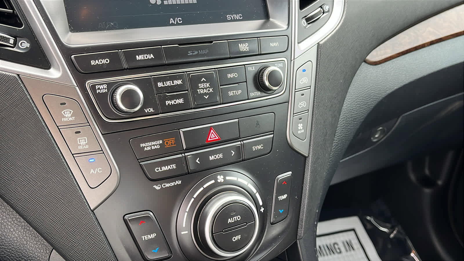 Used 2017 Hyundai Santa Fe AWD w/ SE Ultimate Tech Package 03 image 19