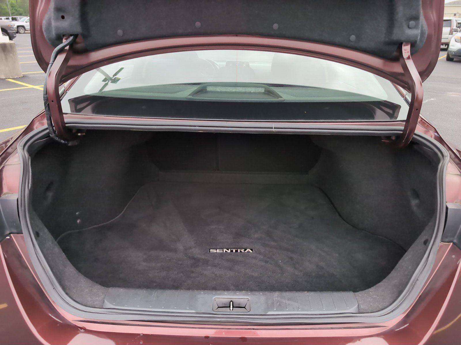 Used 2024 Nissan Sentra SV FWD image 6