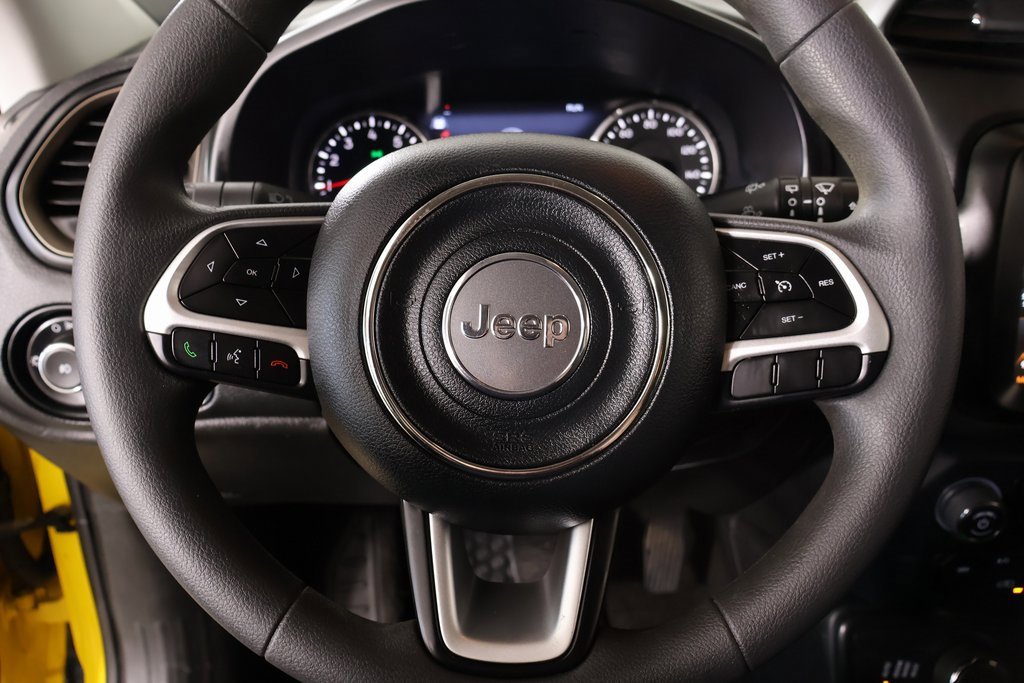 Used 2023 Jeep Renegade Latitude image 3