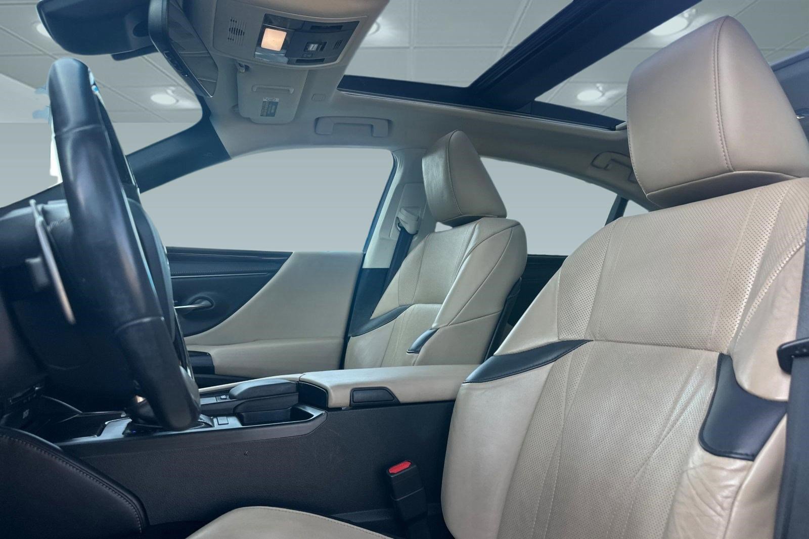 Used 2019 Lexus ES 350 Ultra Luxury w/ Accessory Package 2 image 15