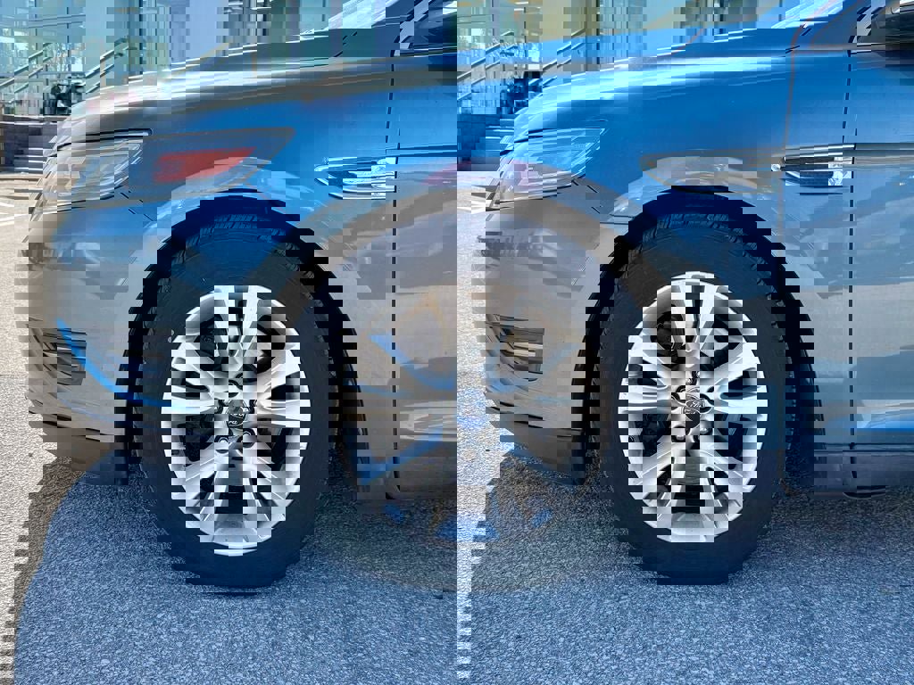 Used 2010 Ford Taurus SEL FWD image 23