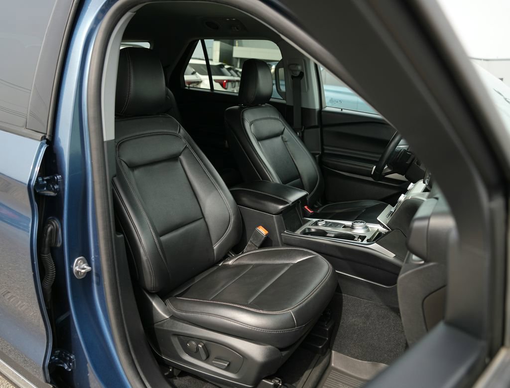 Used 2020 Ford Explorer XLT w/ Equipment Group 202A image 22