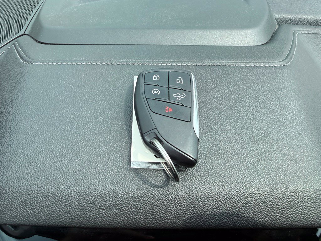 Used 2023 Chevrolet Silverado 1500 LT AWD/4WD image 35