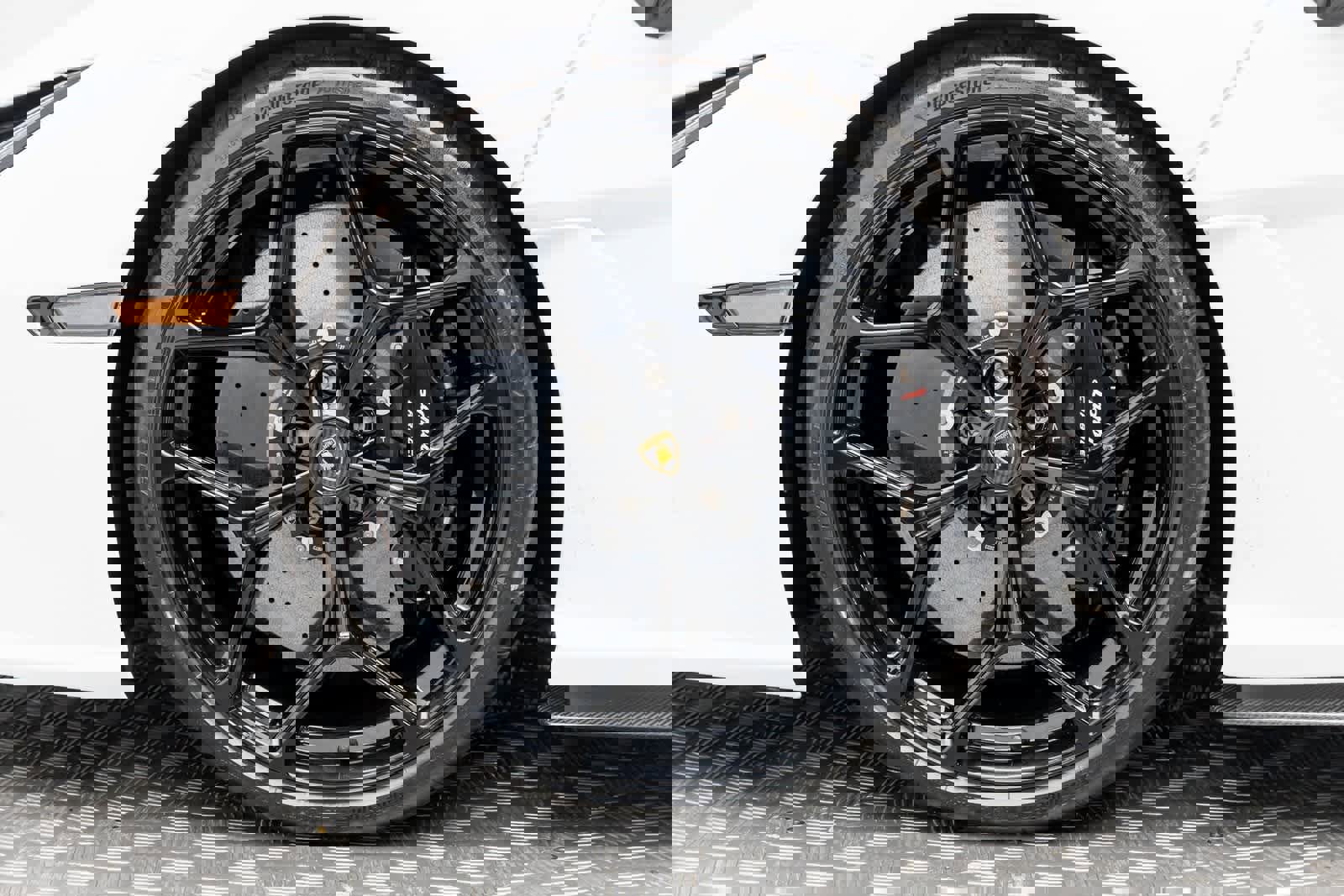 Used 2024 Lamborghini Revuelto image 8