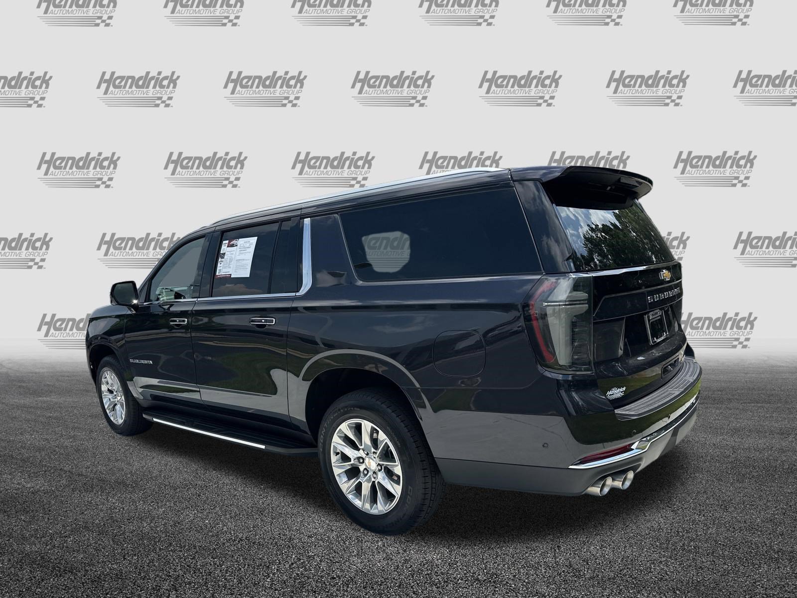 Used 2025 Chevrolet Suburban Premier RWD image 8