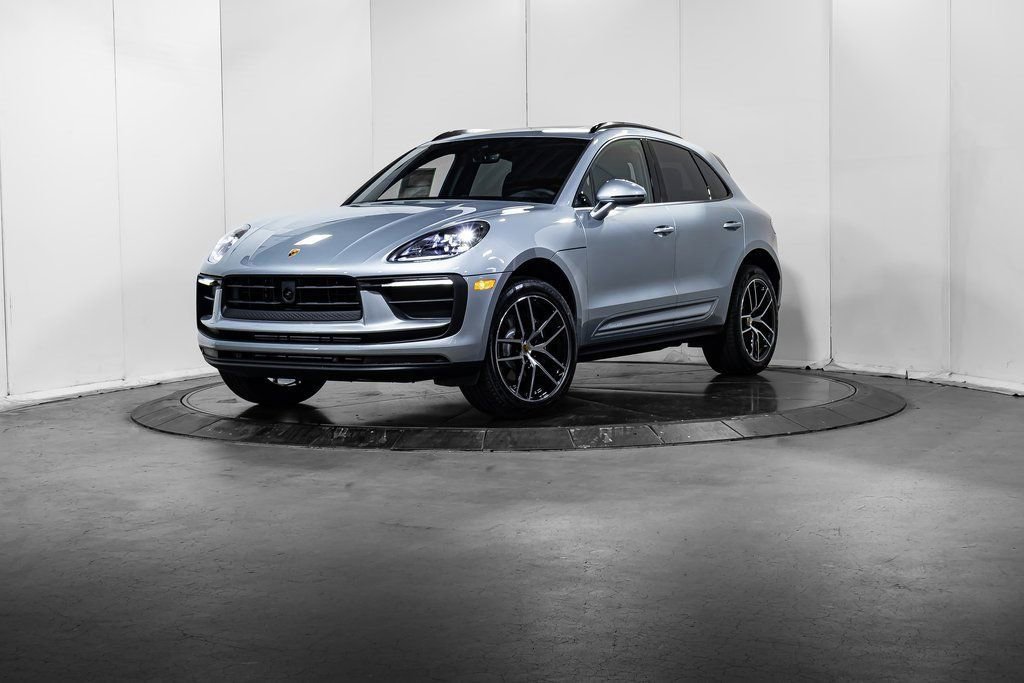 Certified 2025 Porsche Macan image 1