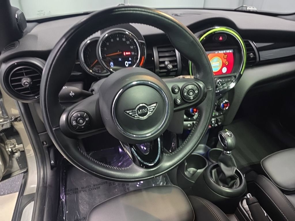 Used 2019 MINI Cooper 2-Door Hardtop w/ Premium Package image 18