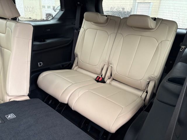 Used 2025 Jeep Grand Cherokee L Limited image 23