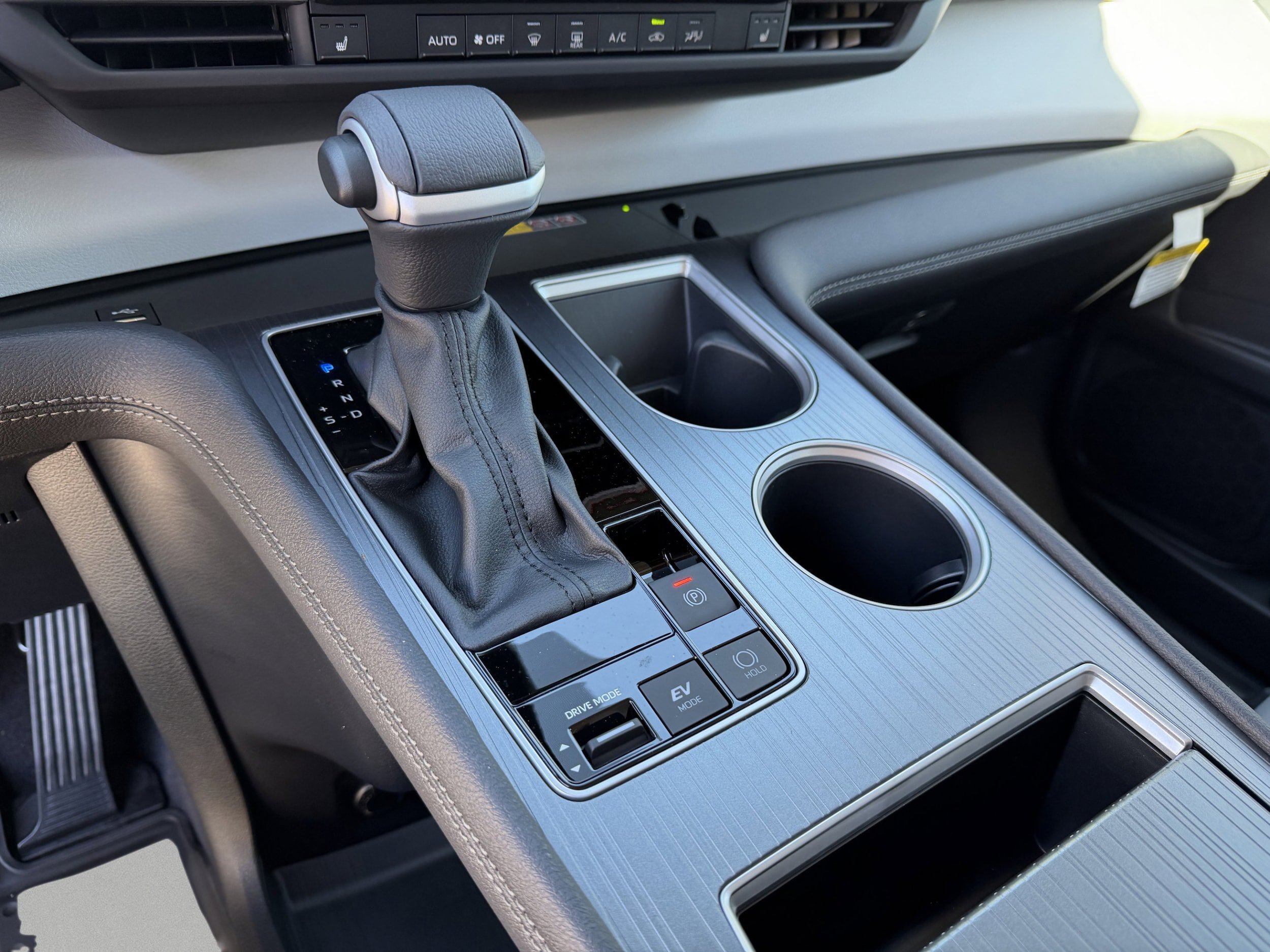 Certified 2025 Toyota Sienna XLE FWD image 17