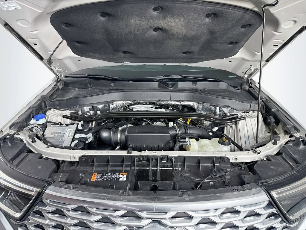 Used 2020 Ford Explorer Platinum w/ Premium Technology Package AWD/4WD image 32