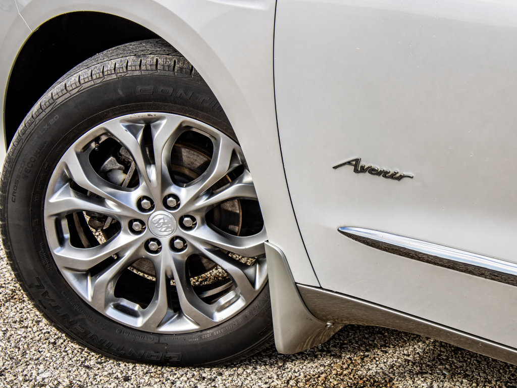 Used 2018 Buick Enclave Avenir w/ Avenir Technology Package AWD/4WD image 10