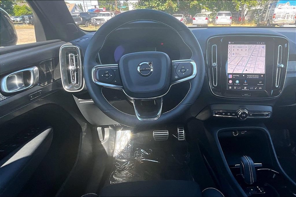 Used 2021 Volvo XC40 P8 Recharge w/ Advanced Package AWD/4WD image 7