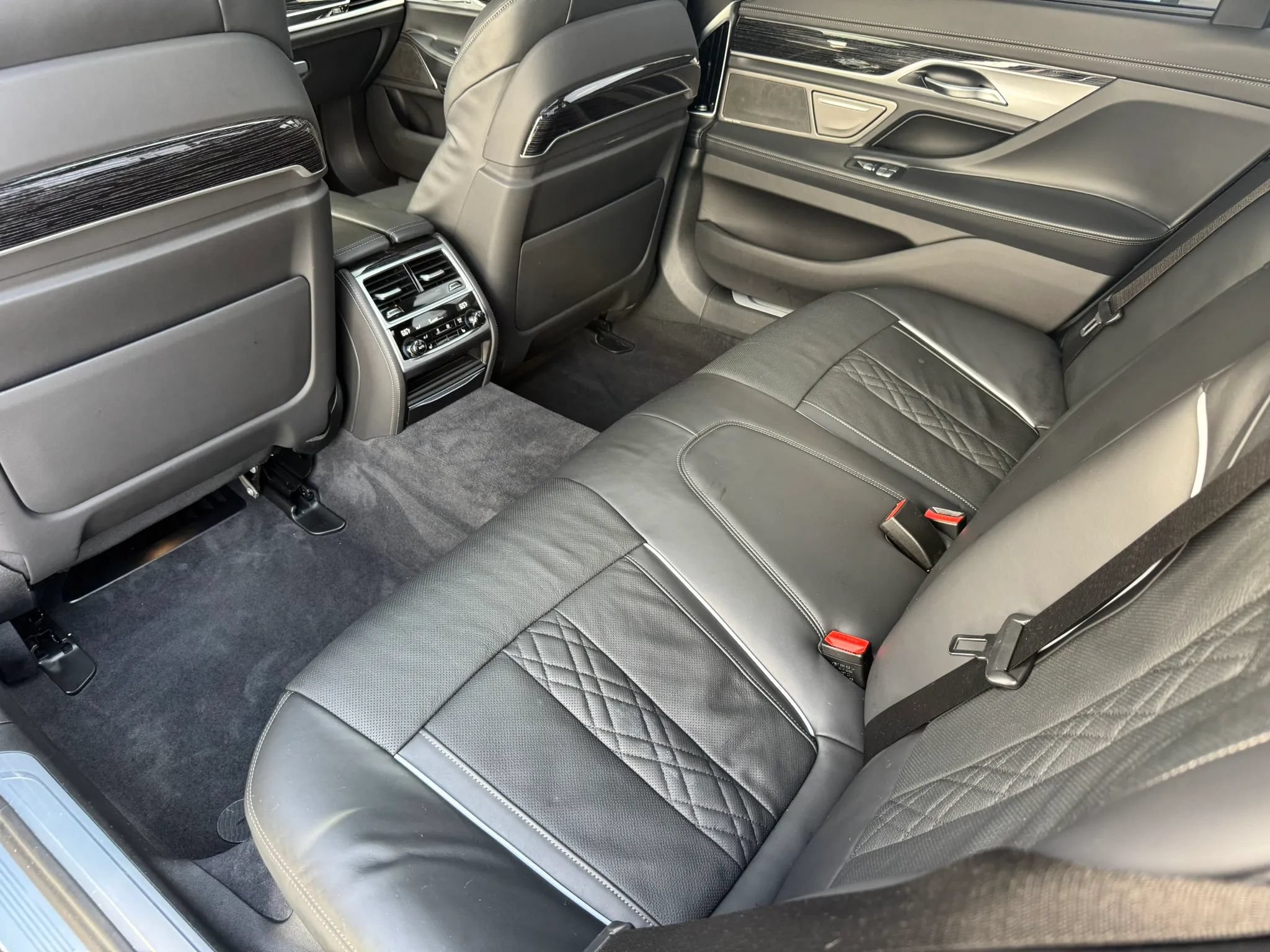 Used 2022 BMW 750i xDrive w/ Executive Package AWD/4WD image 20