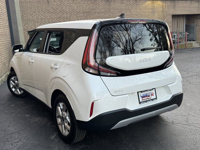 Used 2024 Kia Soul LX w/ Option Group 015 FWD image 24