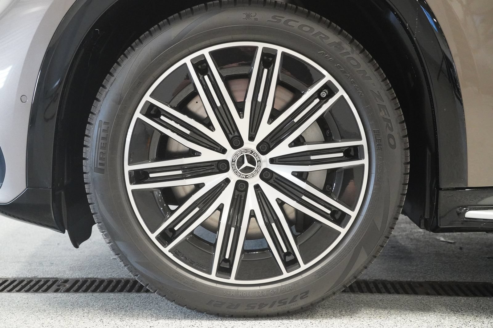 New 2027 Mercedes-Benz EQS 400 4MATIC SUV image 11
