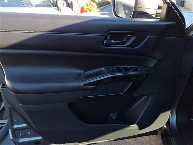 Used 2024 Nissan Pathfinder SV image 11