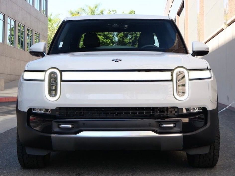 Used 2023 Rivian R1T Adventure image 3