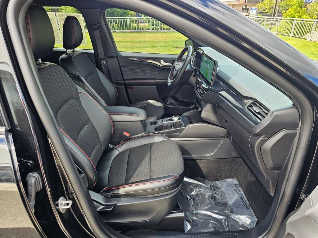 Used 2025 Ford Escape ST-Line Select w/ Tech Pack #1 AWD/4WD image 11