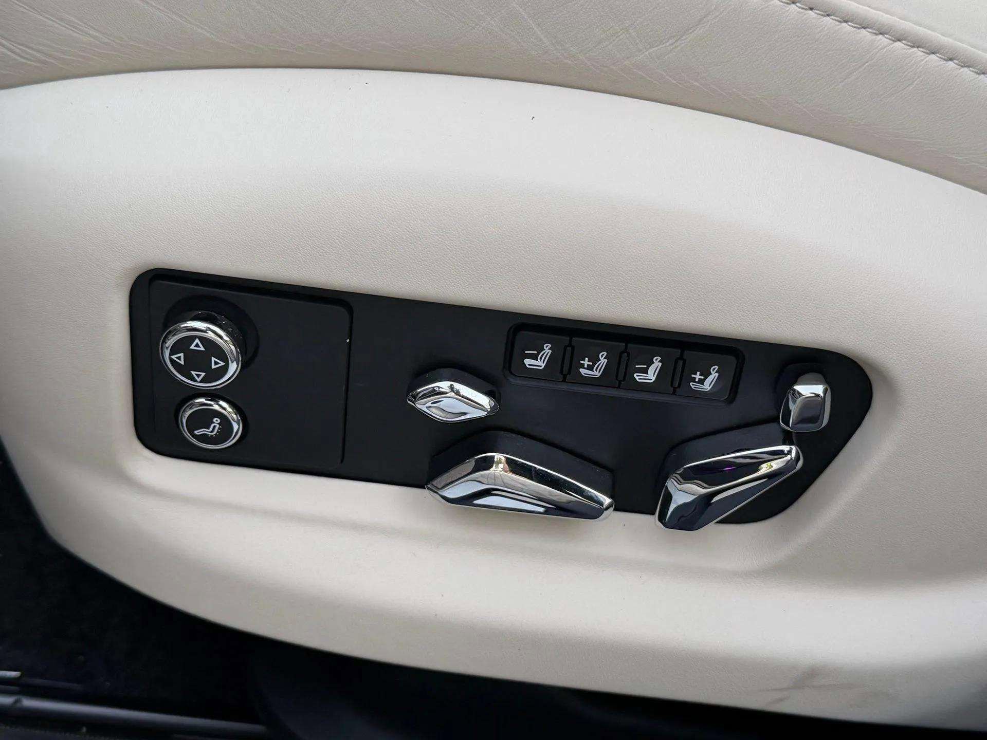 Used 2024 Bentley Flying Spur V8 image 41