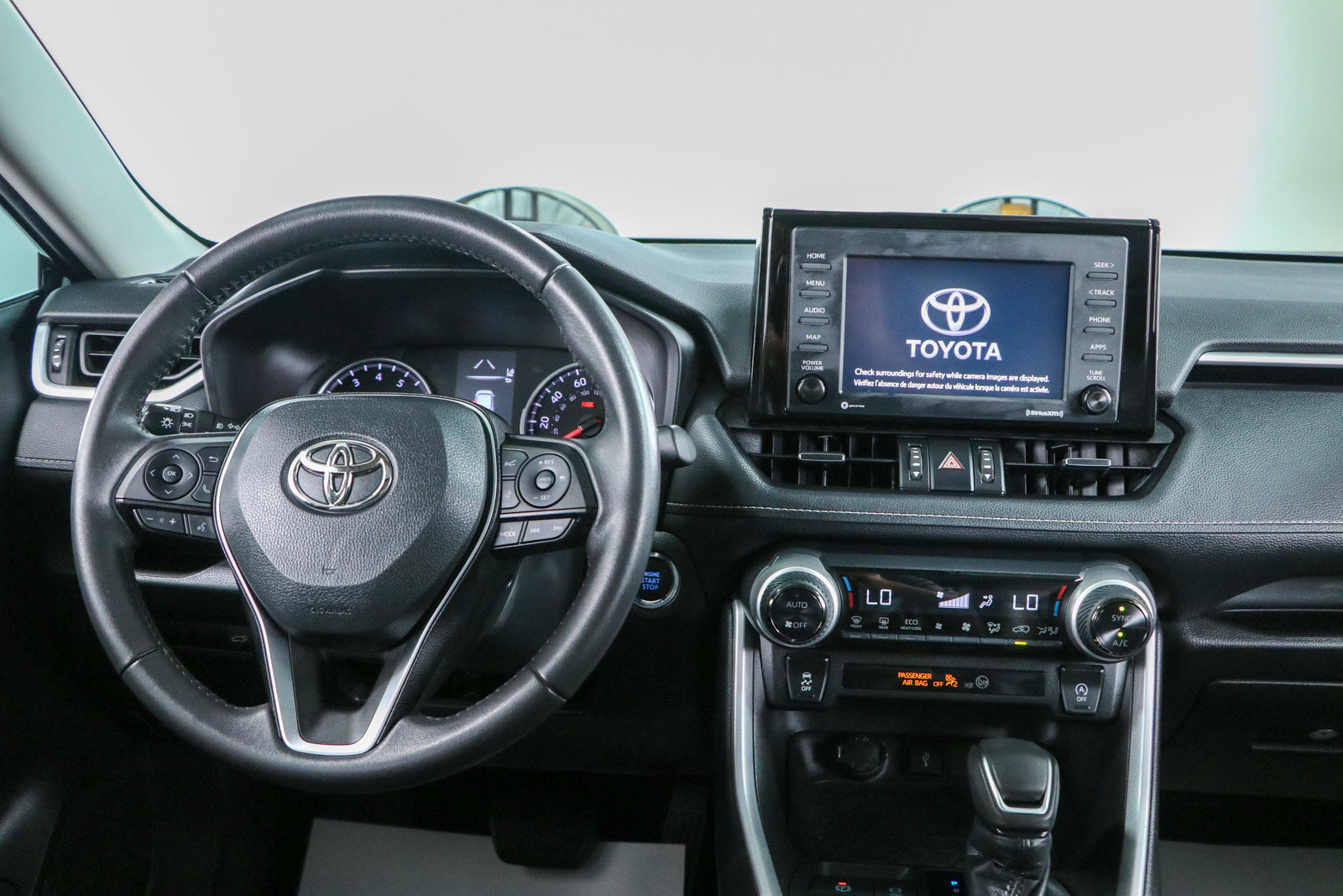 Used 2022 Toyota RAV4 XLE Premium FWD image 17
