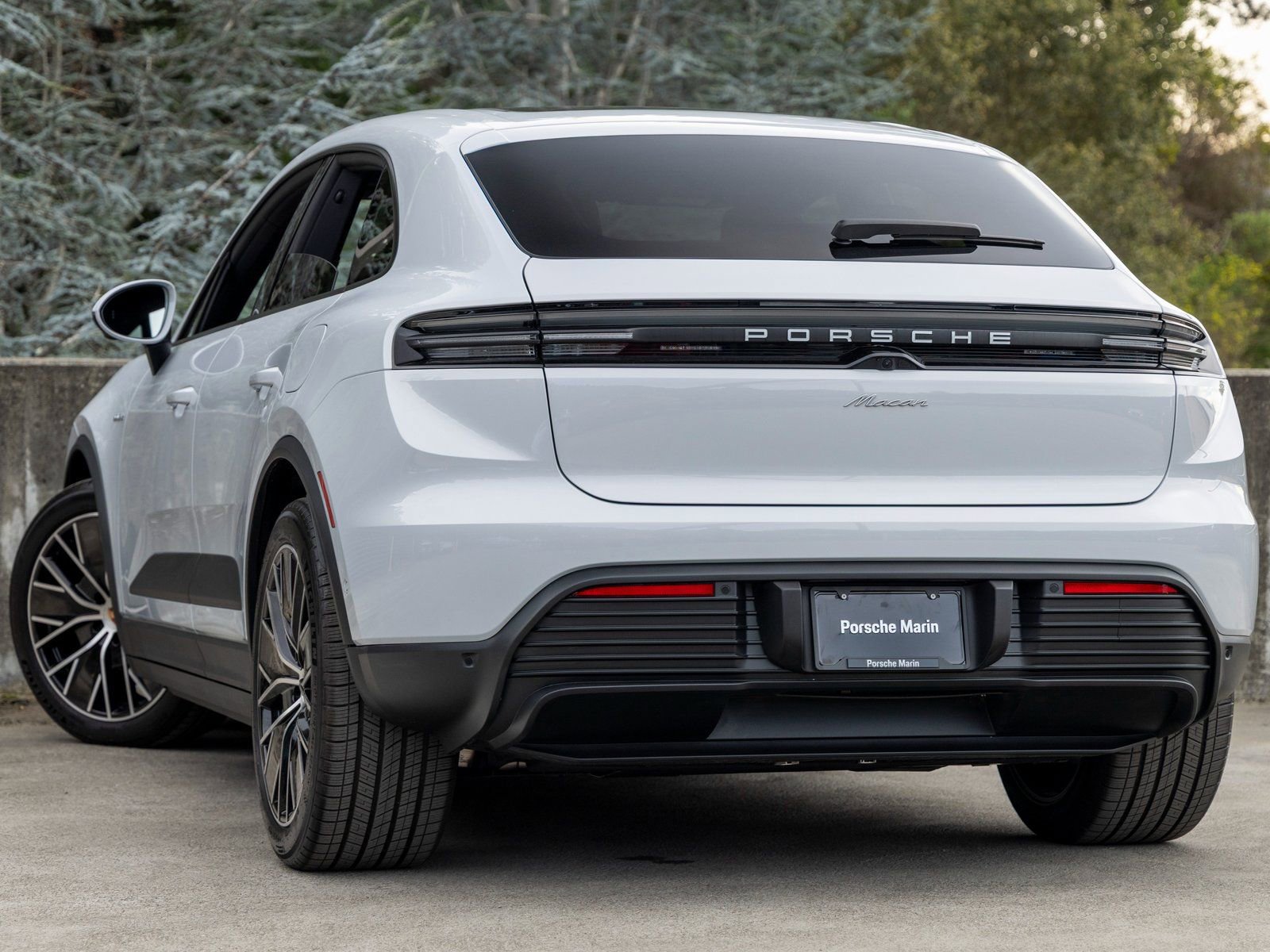 New 2025 Porsche Macan Electric image 3