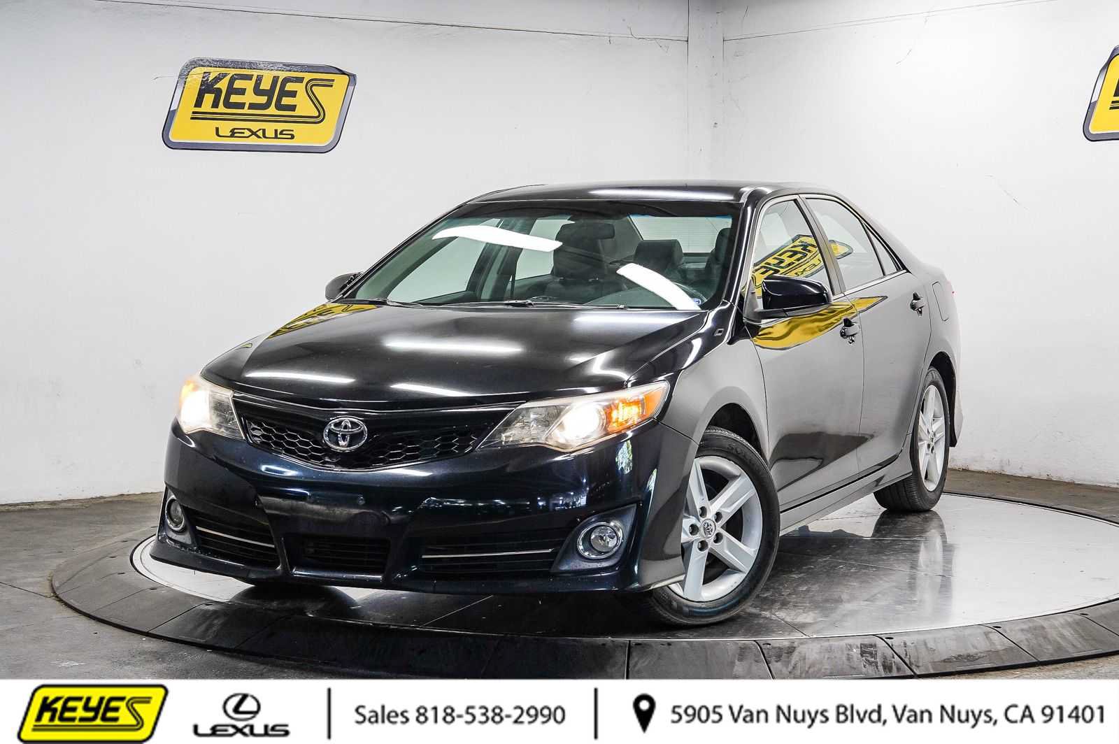 Used 2012 Toyota Camry SE FWD image 1
