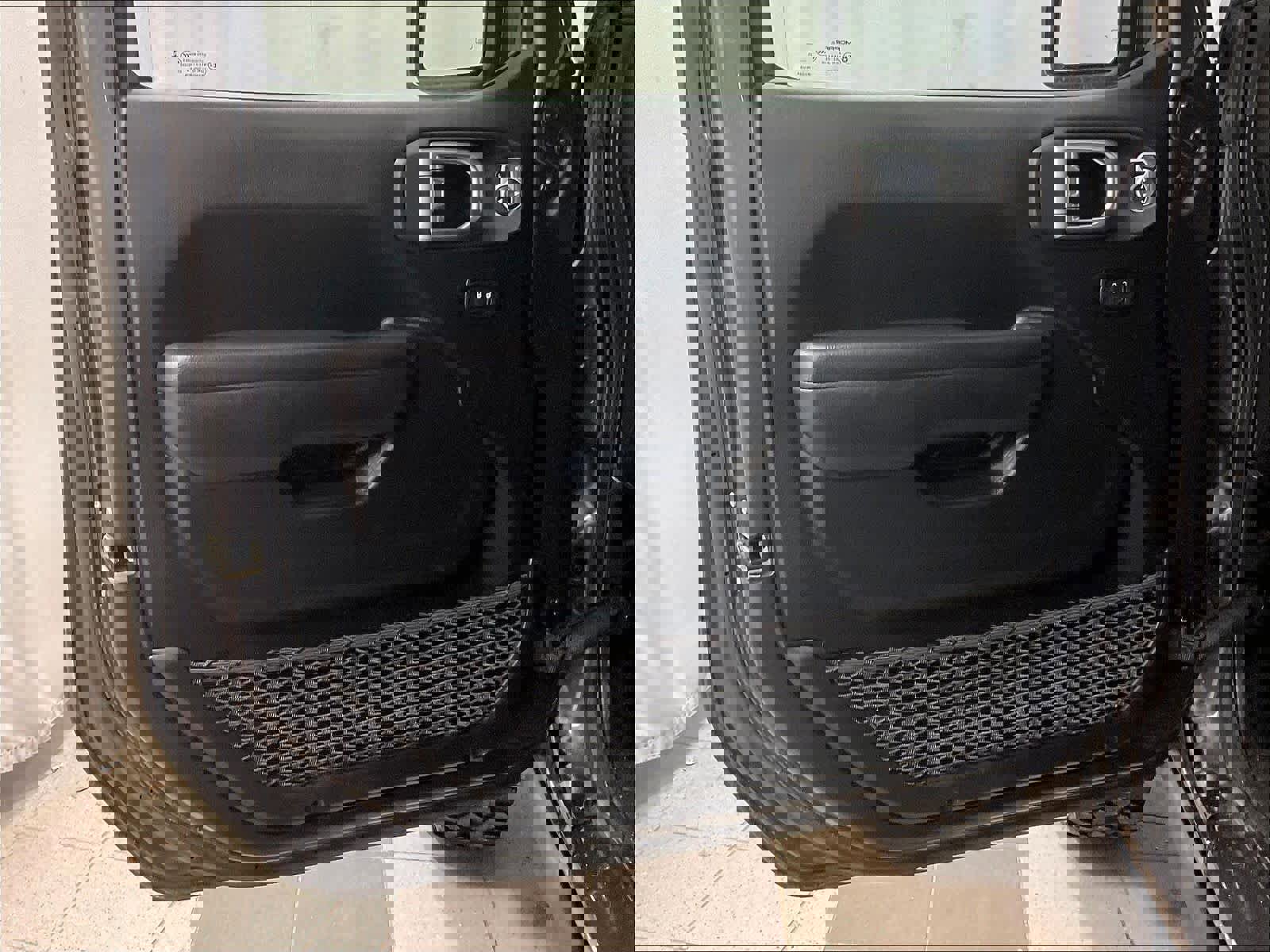 Used 2023 Jeep Wrangler Unlimited w/ Cold Weather Group AWD/4WD image 9