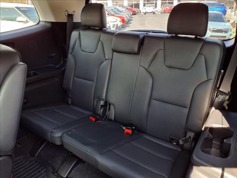 Used 2023 Kia Telluride EX w/ EX Captain's Chair Package image 10