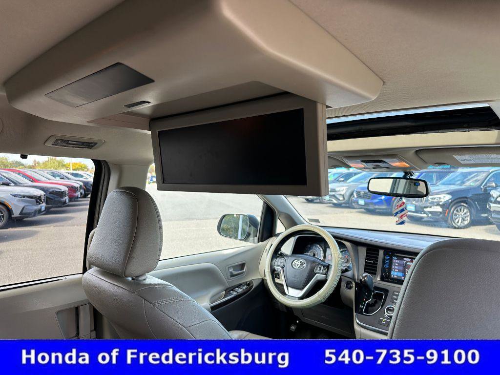 Used 2017 Toyota Sienna XLE Premium image 45