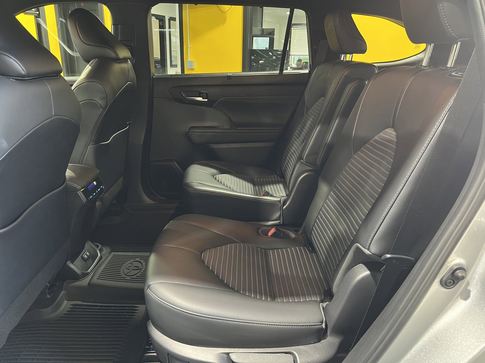 Used 2021 Toyota Highlander XSE image 18