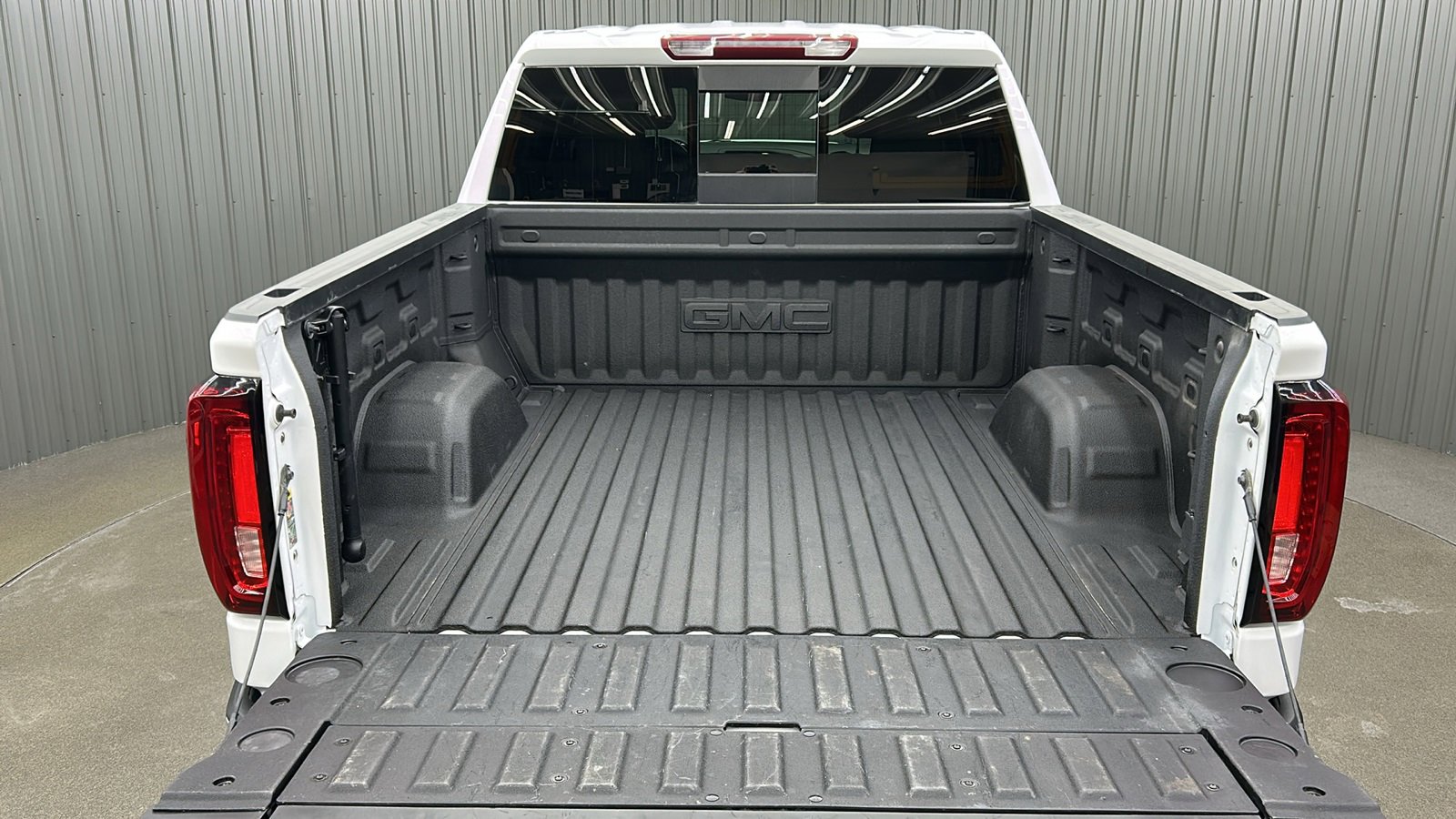 Used 2023 GMC Sierra 1500 SLT image 13