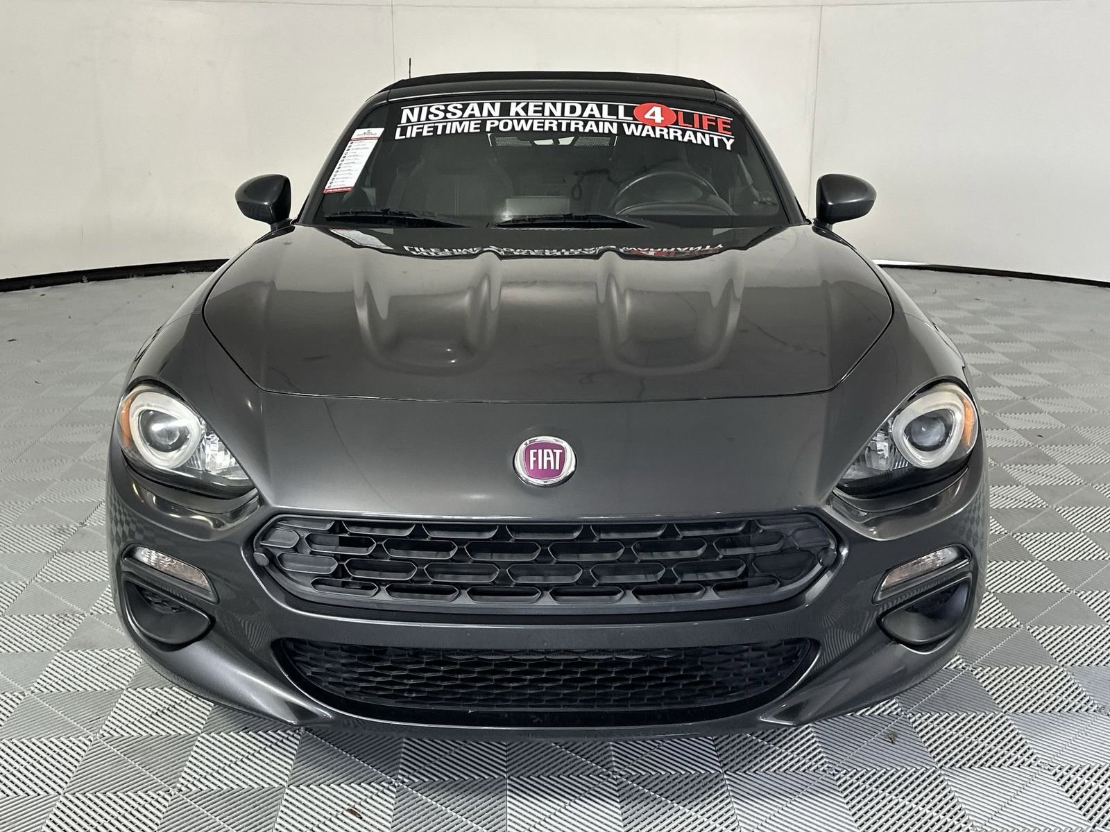 Used 2018 FIAT 124 Spider Classica w/ Technology & Siriusxm Group RWD image 3
