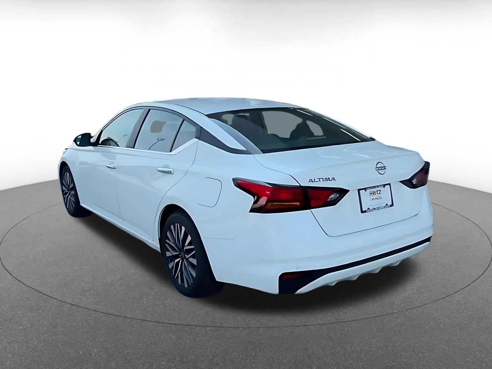 Used 2025 Nissan Altima 2.5 SV FWD image 9