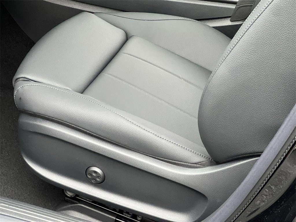 Certified 2025 Mercedes-Benz CLA 250 4MATIC image 12