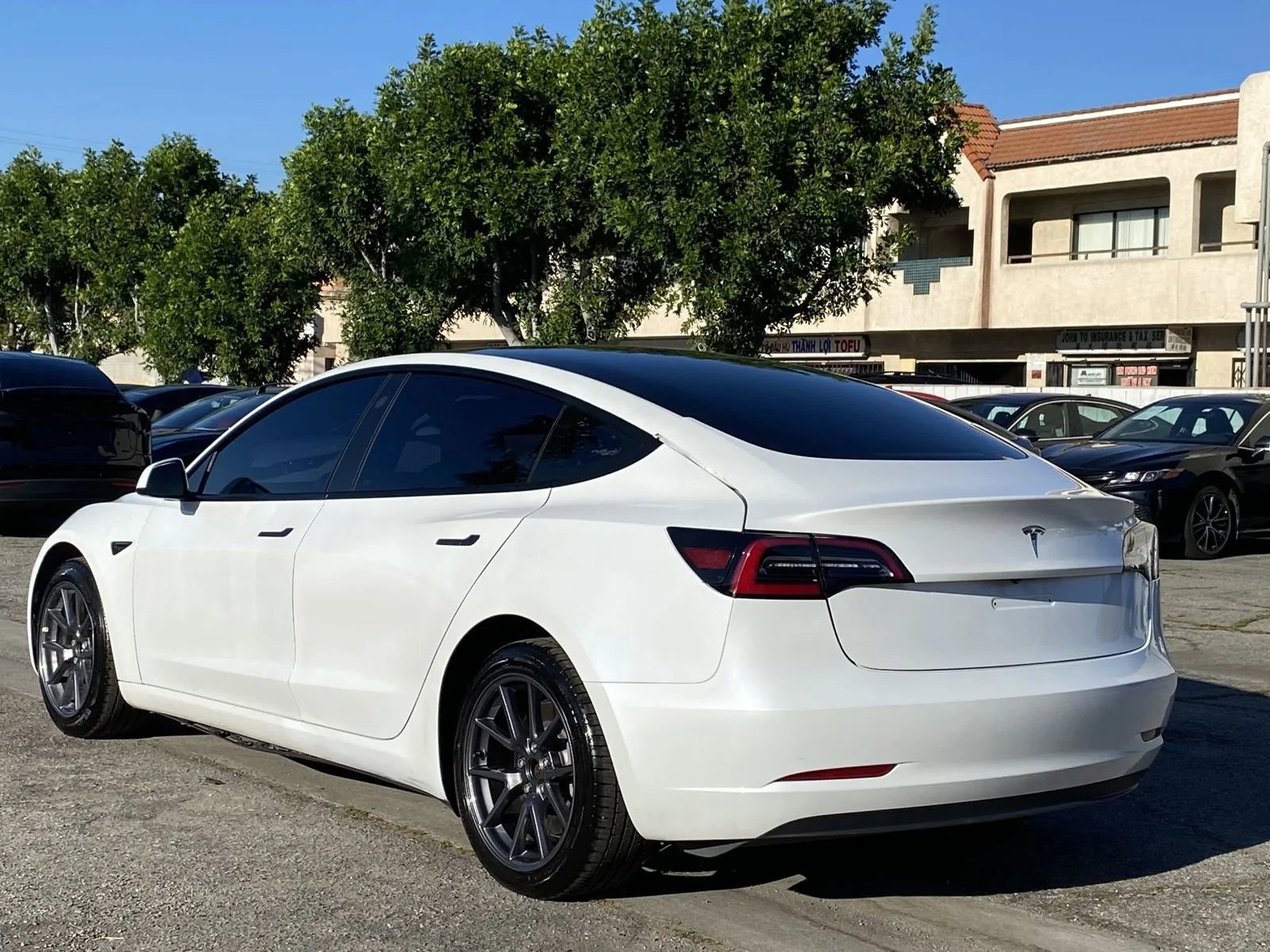 Used 2023 Tesla Model 3 Standard Range RWD image 2