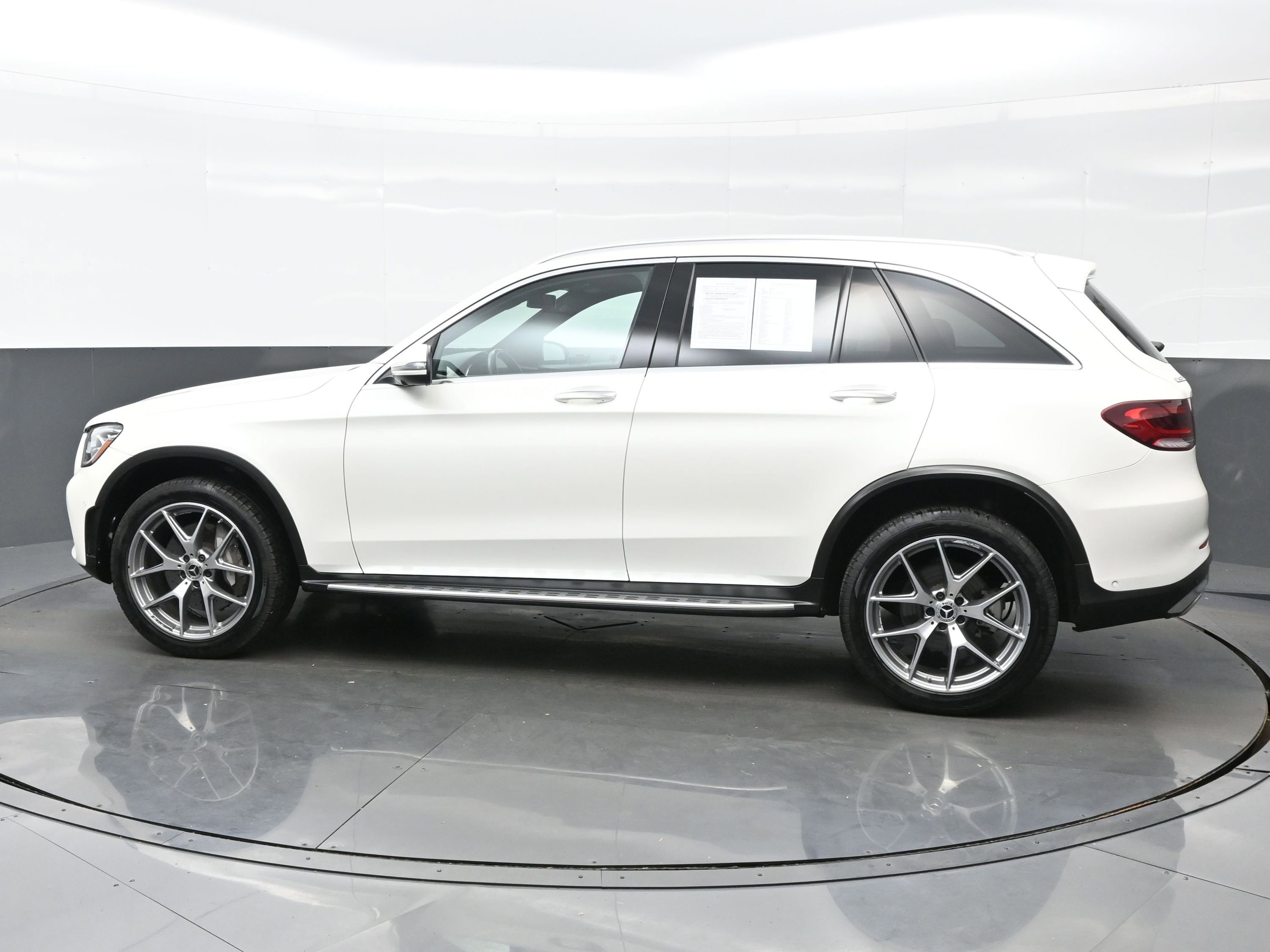 Used 2022 Mercedes-Benz GLC 300 4MATIC image 3
