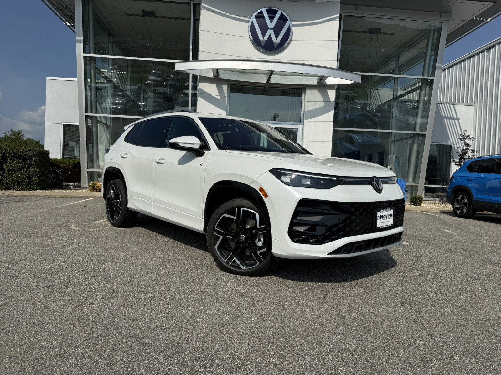 New 2025 Volkswagen Tiguan SEL R-Line