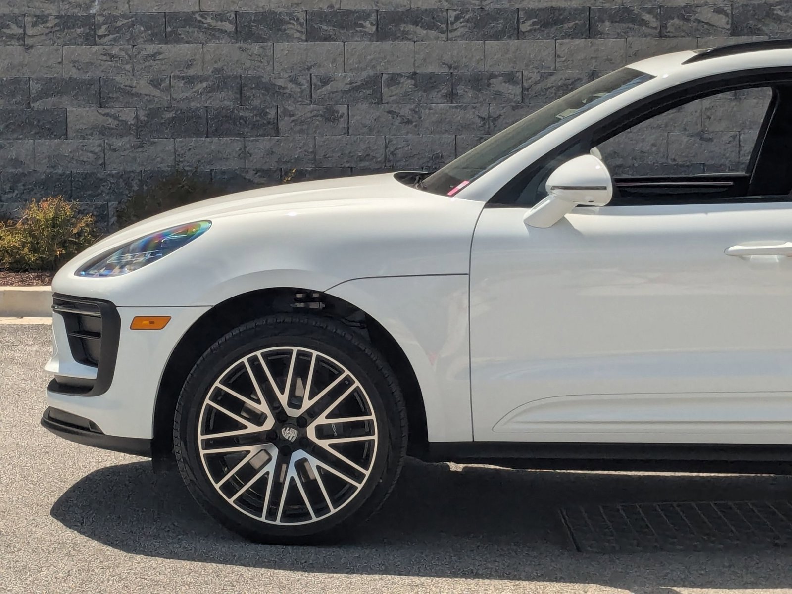Used 2025 Porsche Macan image 11