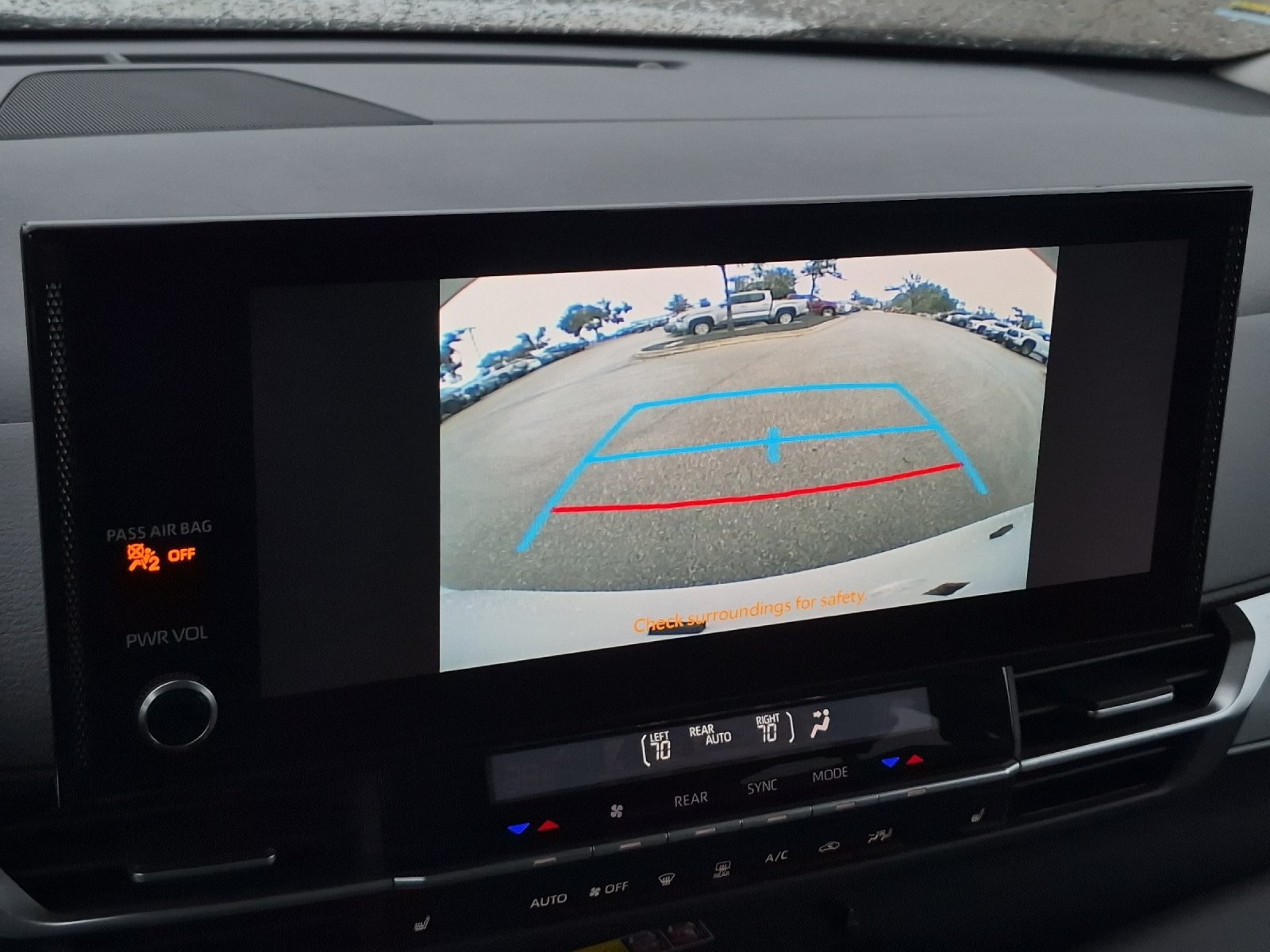 Used 2025 Toyota Sienna XLE FWD image 19