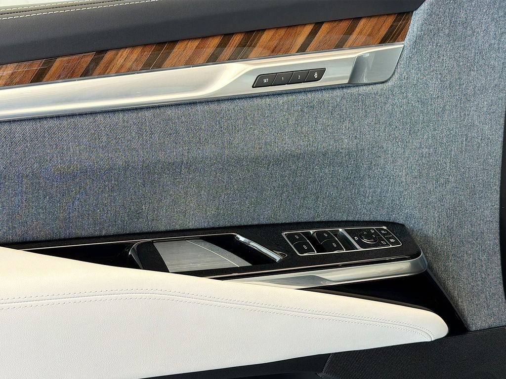 New 2026 Cadillac Escalade Platinum Sport w/ LPO, ONYX Package AWD/4WD image 18