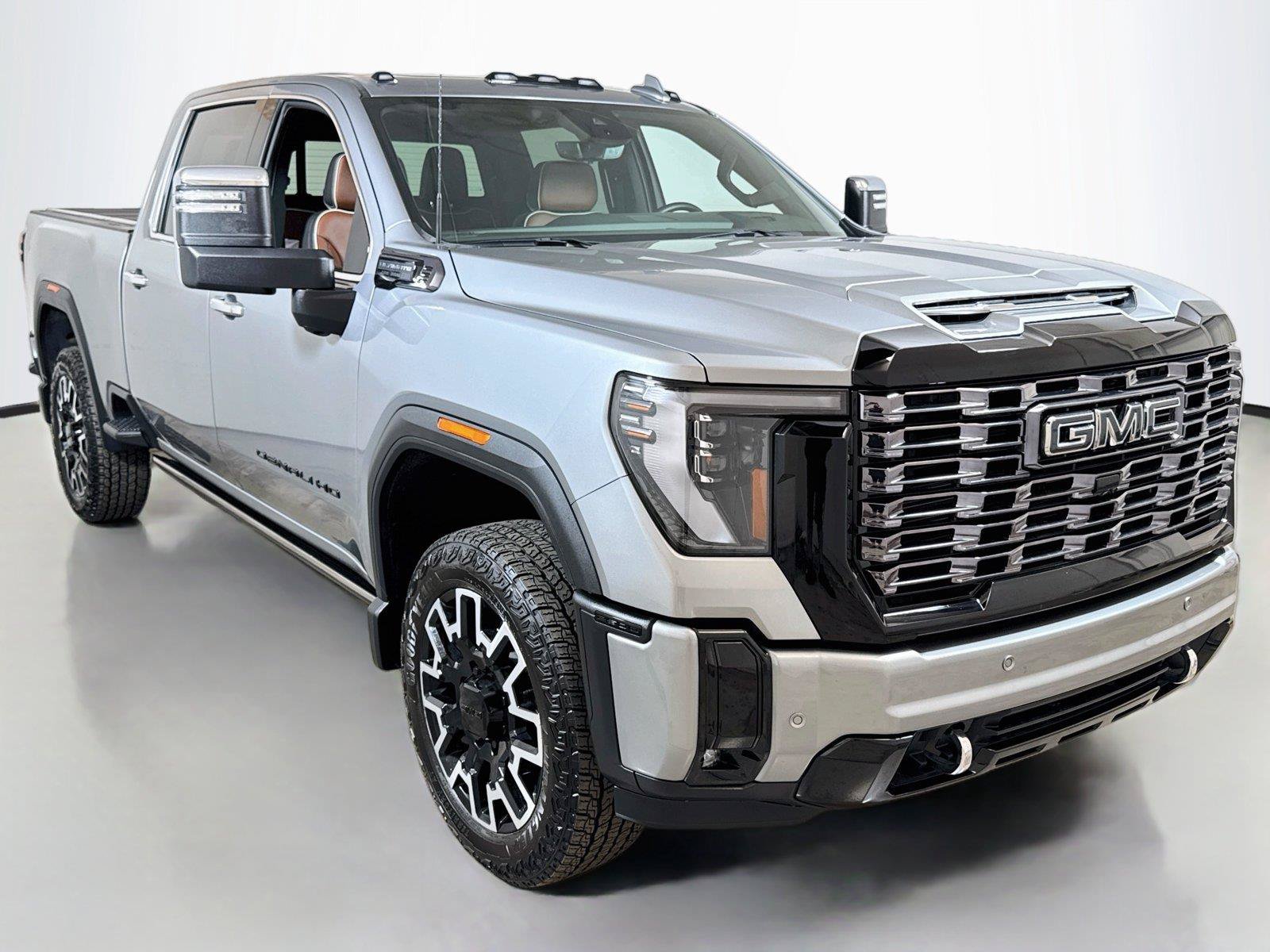 Used 2026 GMC Sierra 2500 Denali Ultimate AWD/4WD image 3