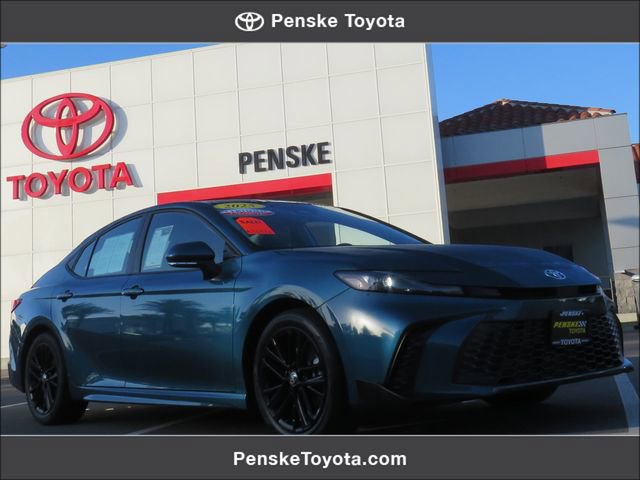 Certified 2025 Toyota Camry SE FWD image 1