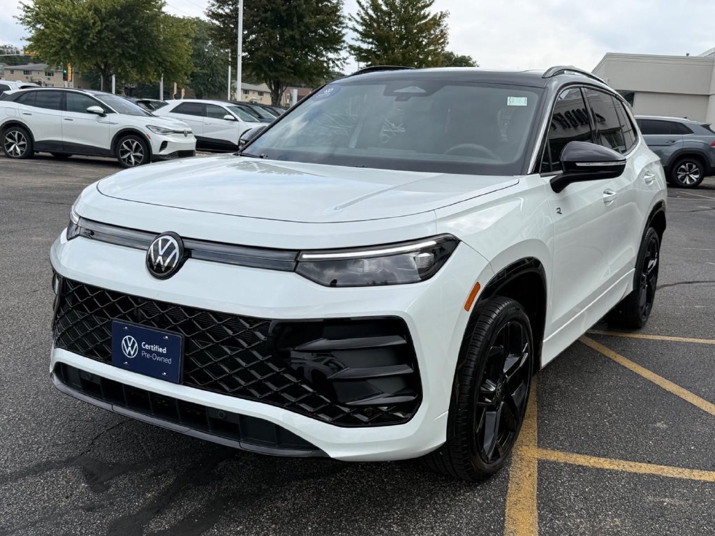 Used 2025 Volkswagen Tiguan SE R-Line AWD/4WD image 8