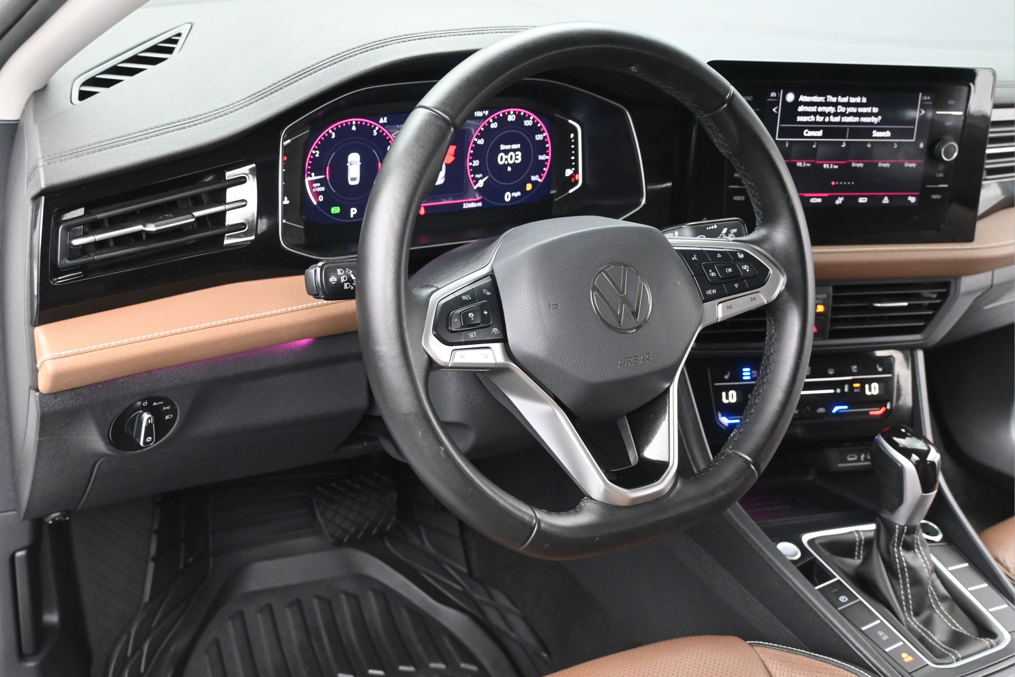 Used 2025 Volkswagen Jetta SEL FWD image 13