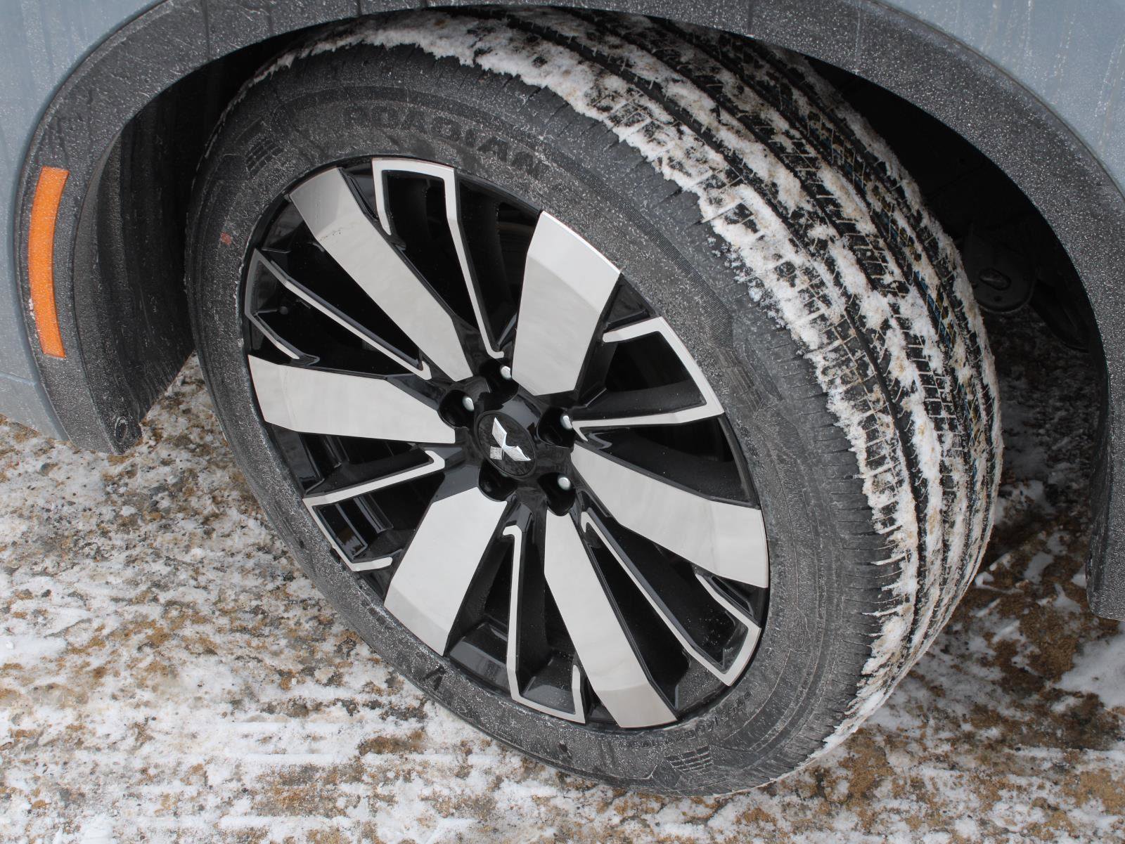 New 2026 Mitsubishi Outlander SEL image 8