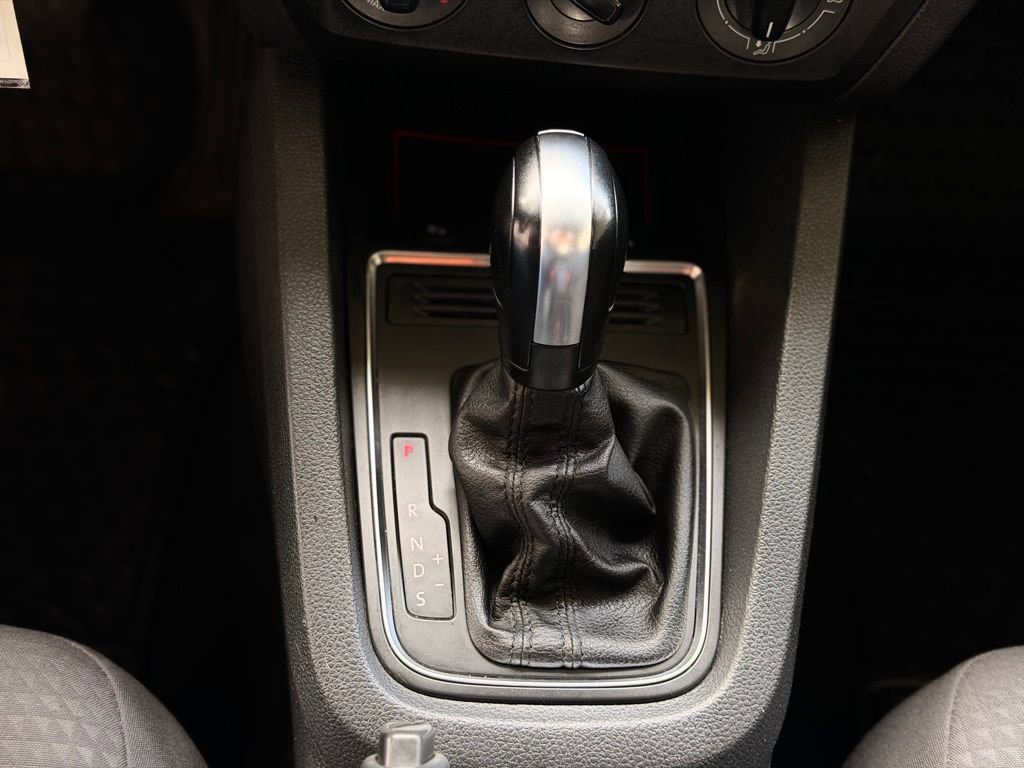 Used 2015 Volkswagen Jetta S image 37